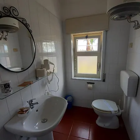 Nadira מלון דירות