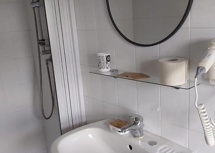 Nadira מלון דירות