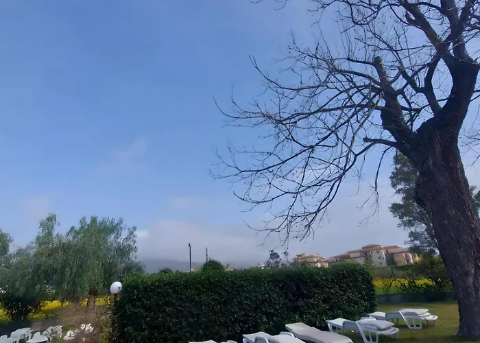 Nadira מלון דירות